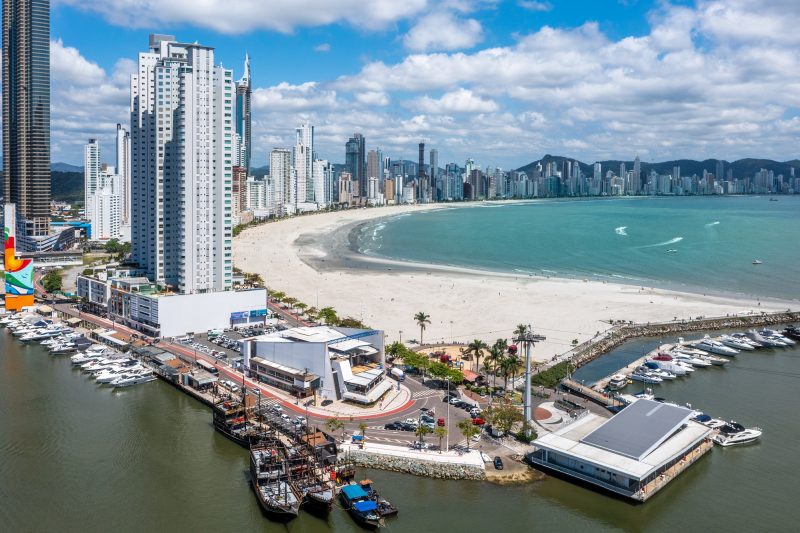 Foto mostra Barra Sul, na cidade de Balneário Camboriú