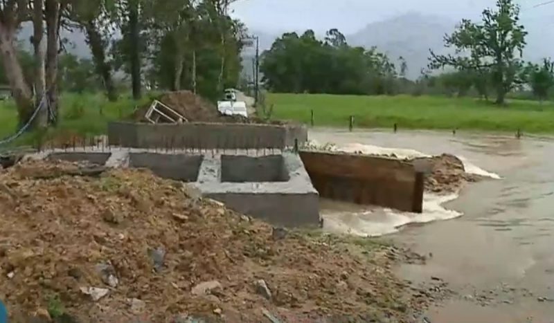 Moradores de condomínio ficaram ilhados em Santo Amaro da Imperatriz, a Grande Florianópolis - Foto: NDTV/Reprodução