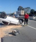 capotamento-de-veiculo-deixa-rodovia-parada-;-ha-suspeita-que-vitimas-ficaram-presas-as-ferragens