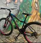 criminoso-entra-em-garagem-de-predio-e-leva-bicicleta-sem-ser-detido