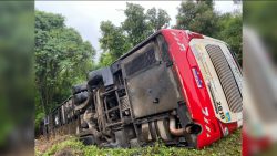 onibus-que-vinha-para-itapema-sofre-grave-acidente:-“caiu-em-ribanceira”