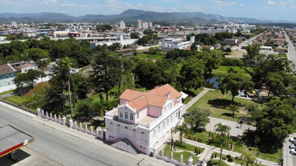 Espaços da cidade da Grande Florianópolis chamam a atenção de visitantes